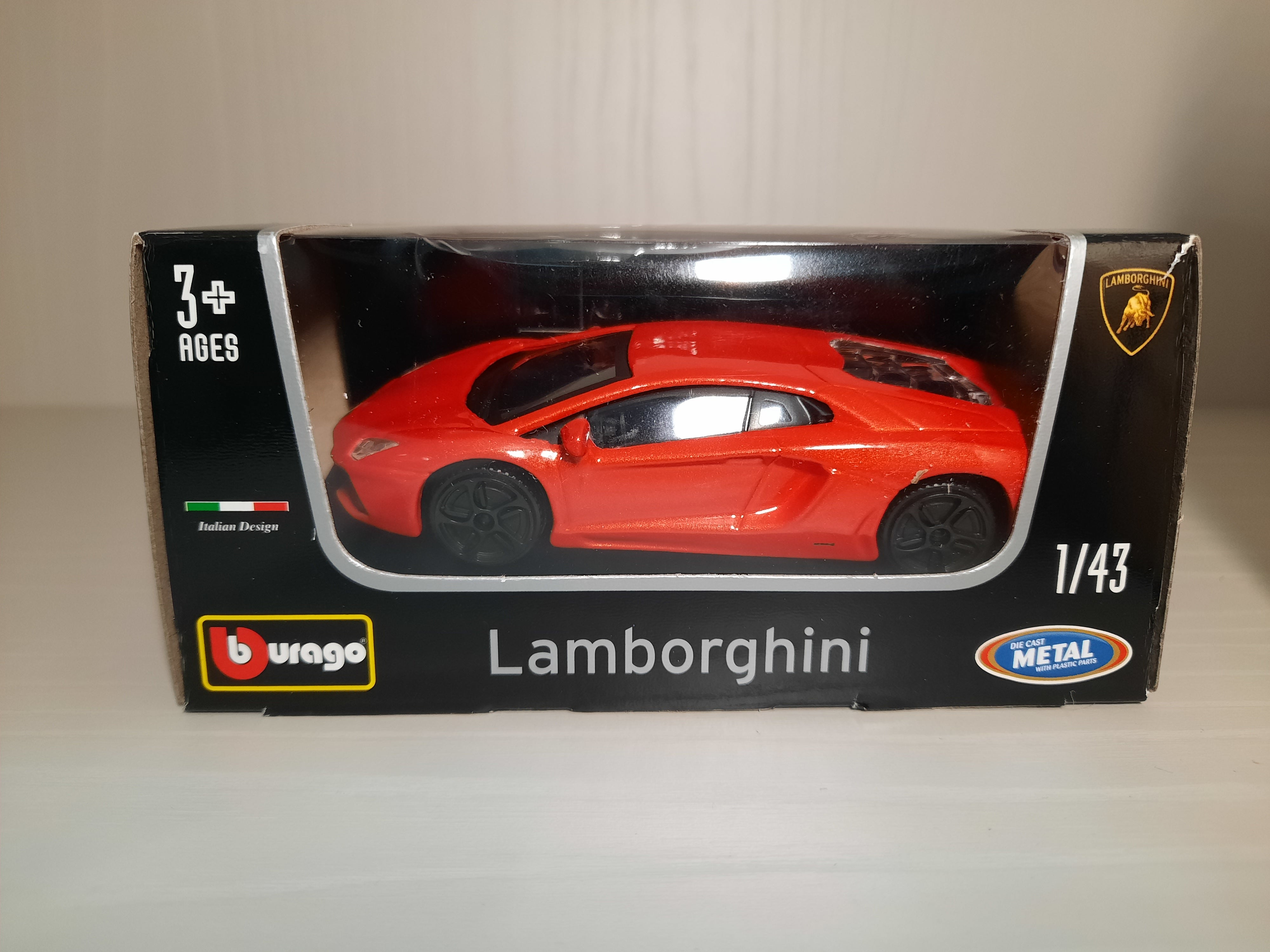 Lamborghini Aventador LP700-4 1/43  Bburago