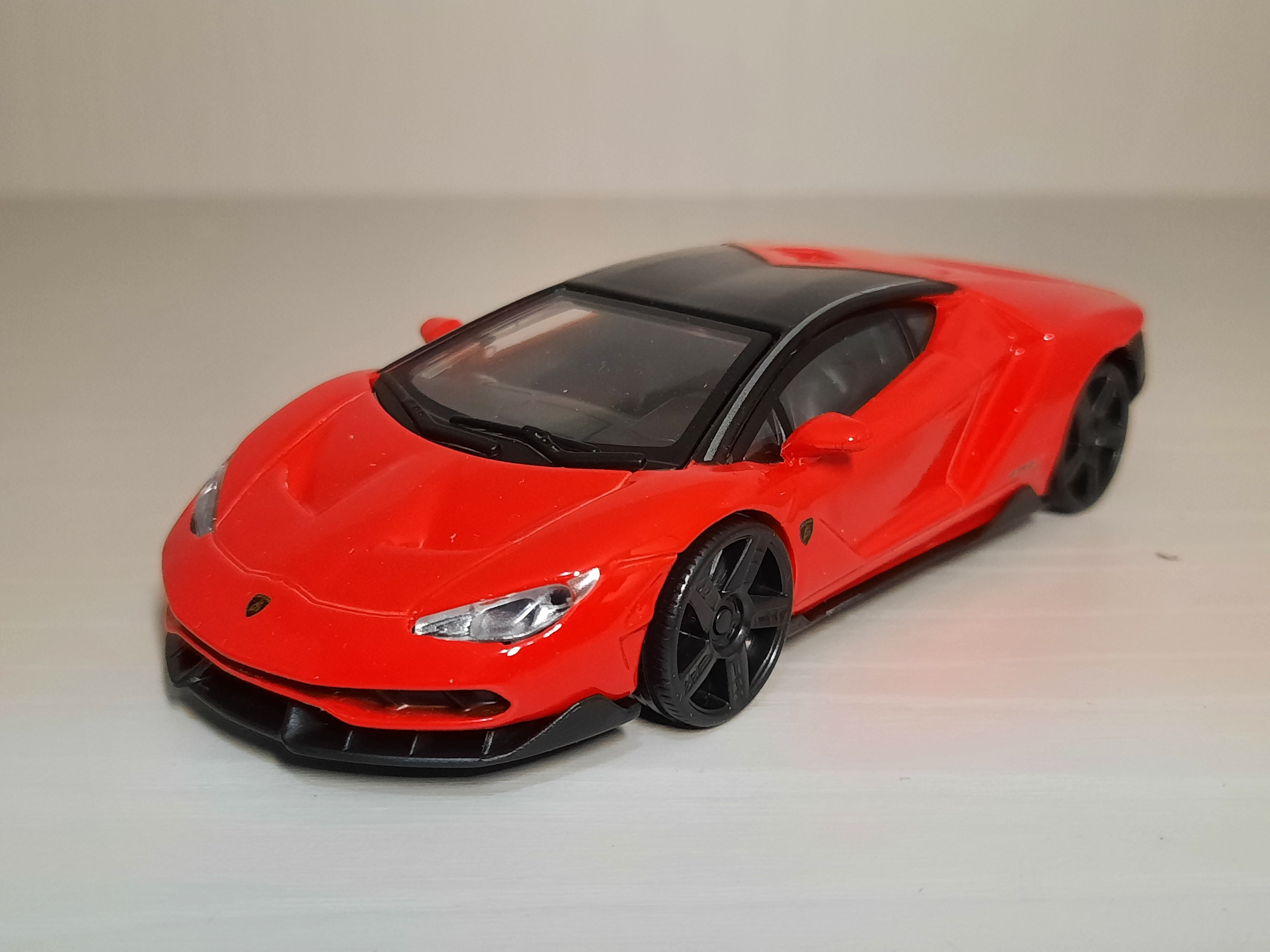 Lamborghini Centenario (rossa) 1/43 Bburago